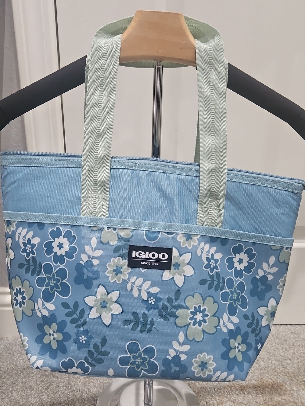 Igloo Light Blue Floral Insulated Tote with Mint Handles